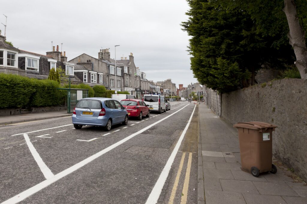 A street with a floating parking bay and a cyclelane next to the pavement