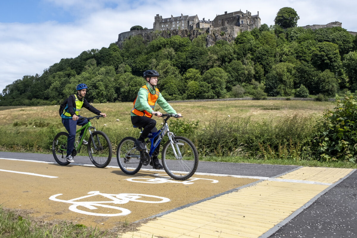 Cyclists on Dumbarton Road cycle path with Stirling Castle in the background
