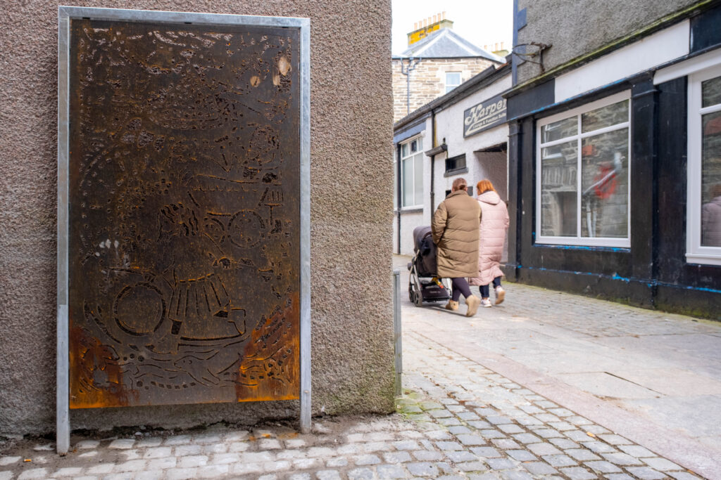 Aimee Lockwood's artwork celebrates the fountain by the riverside and has been installed on Wares Lane. Credit: Sustrans